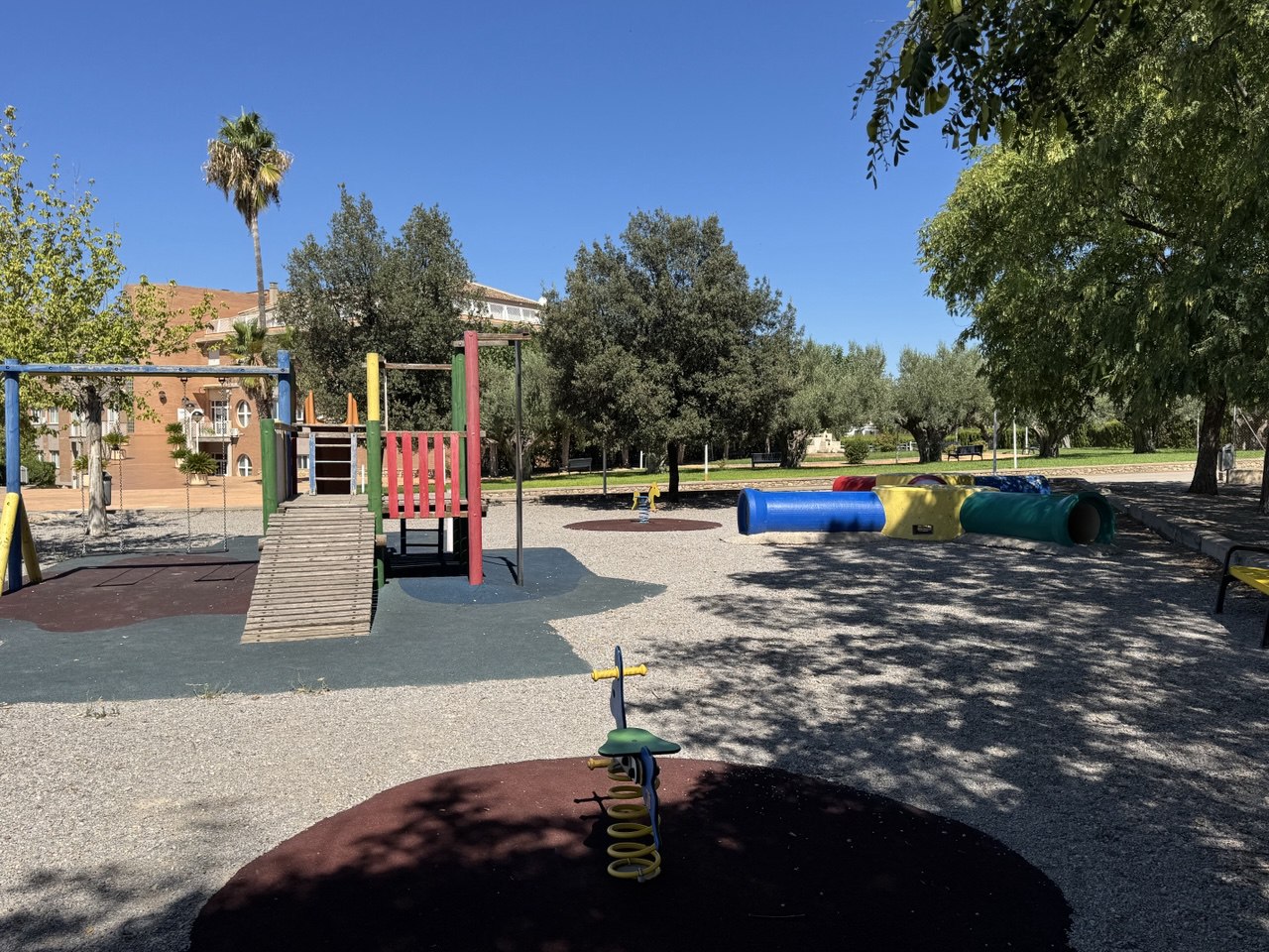 спортивная площадка